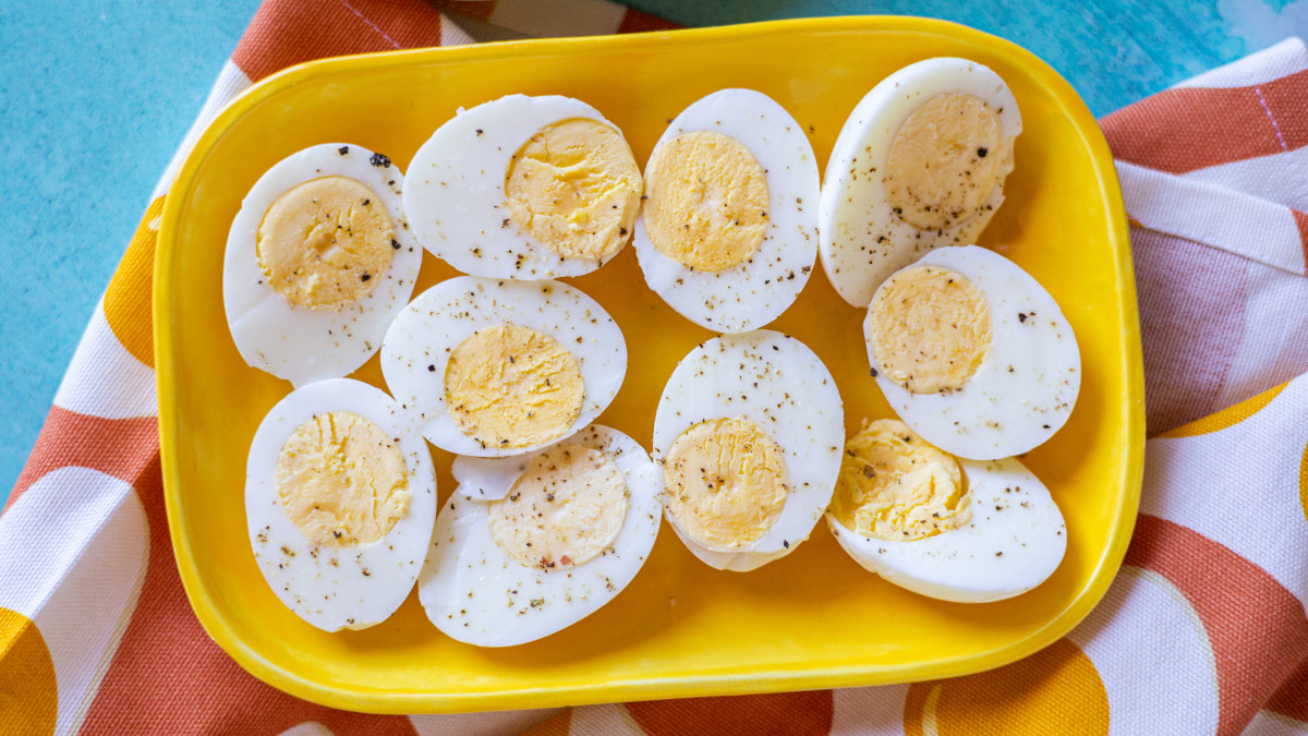 Can kittens eat hard boiled eggs top